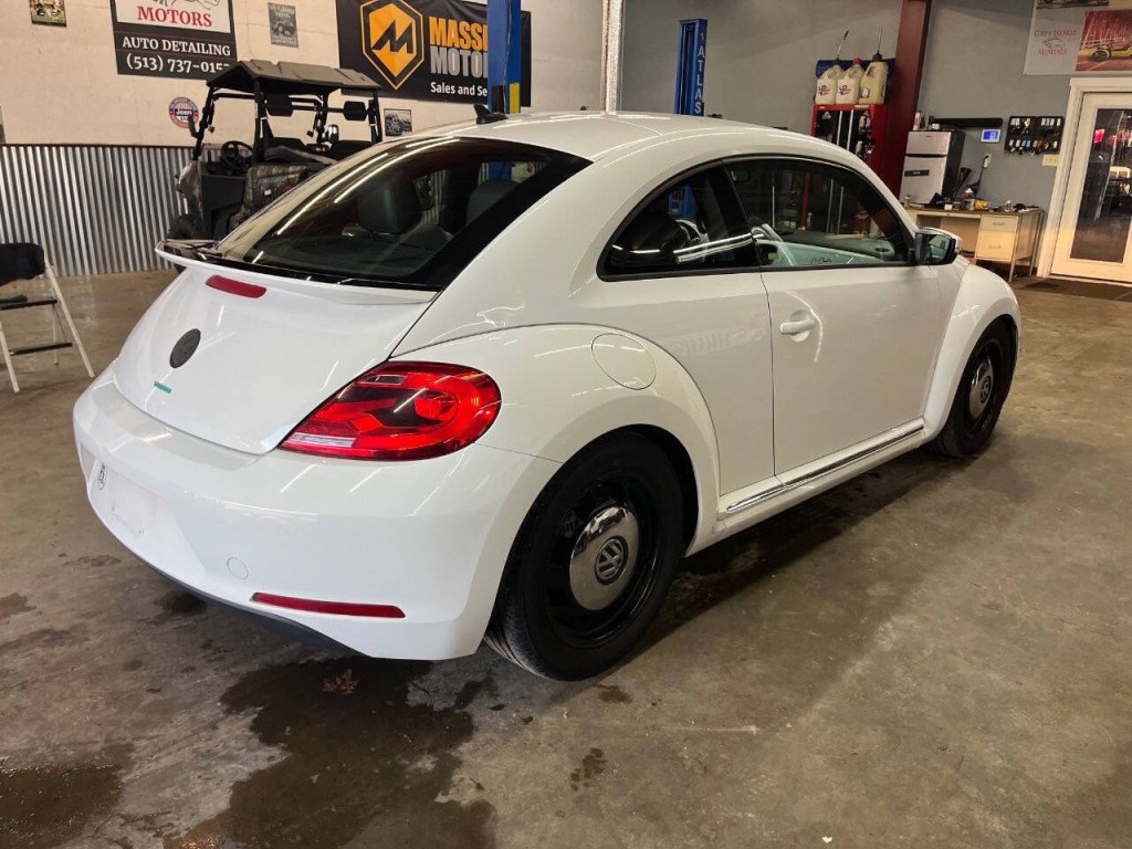 2016 Volkswagen Beetle Image 8