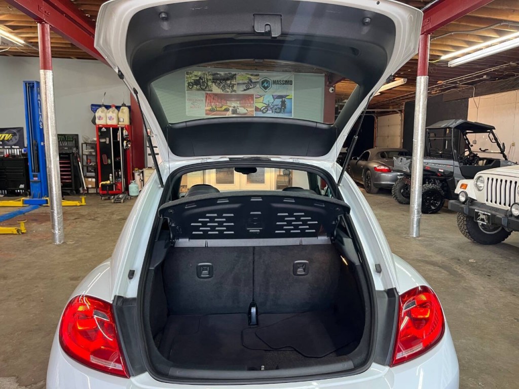 2016 Volkswagen Beetle Image 12