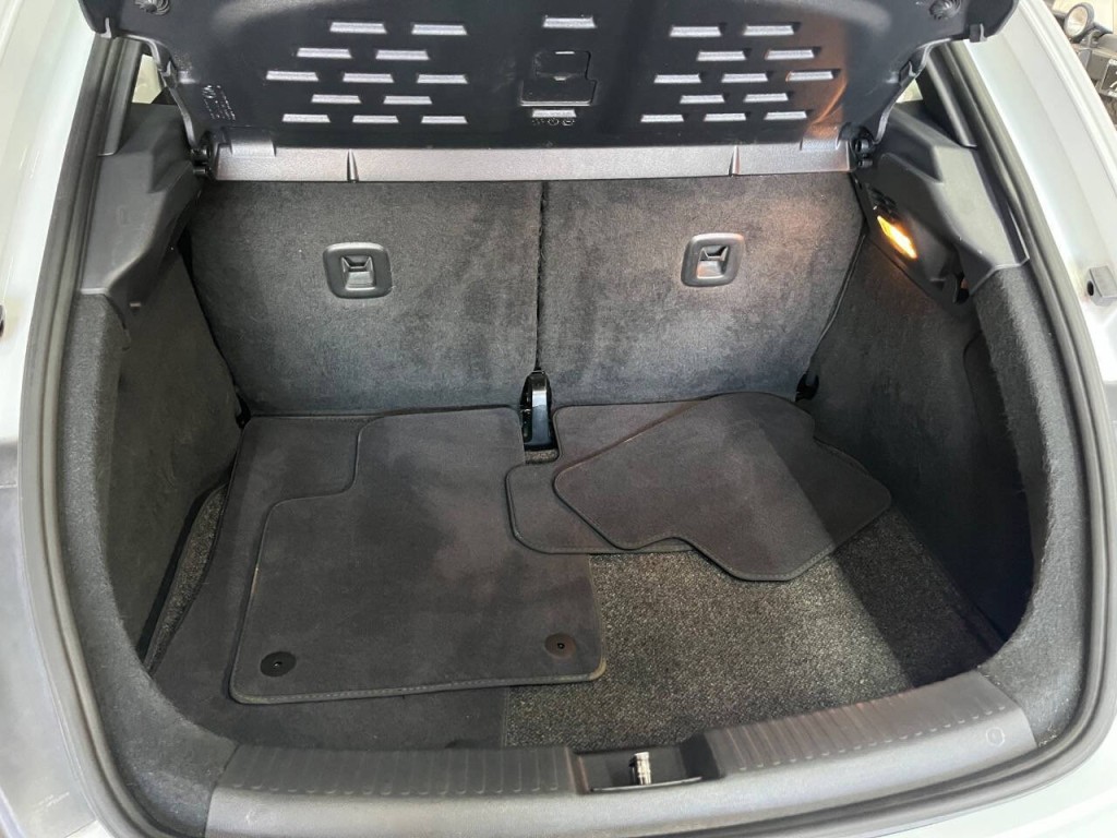 2016 Volkswagen Beetle Image 13