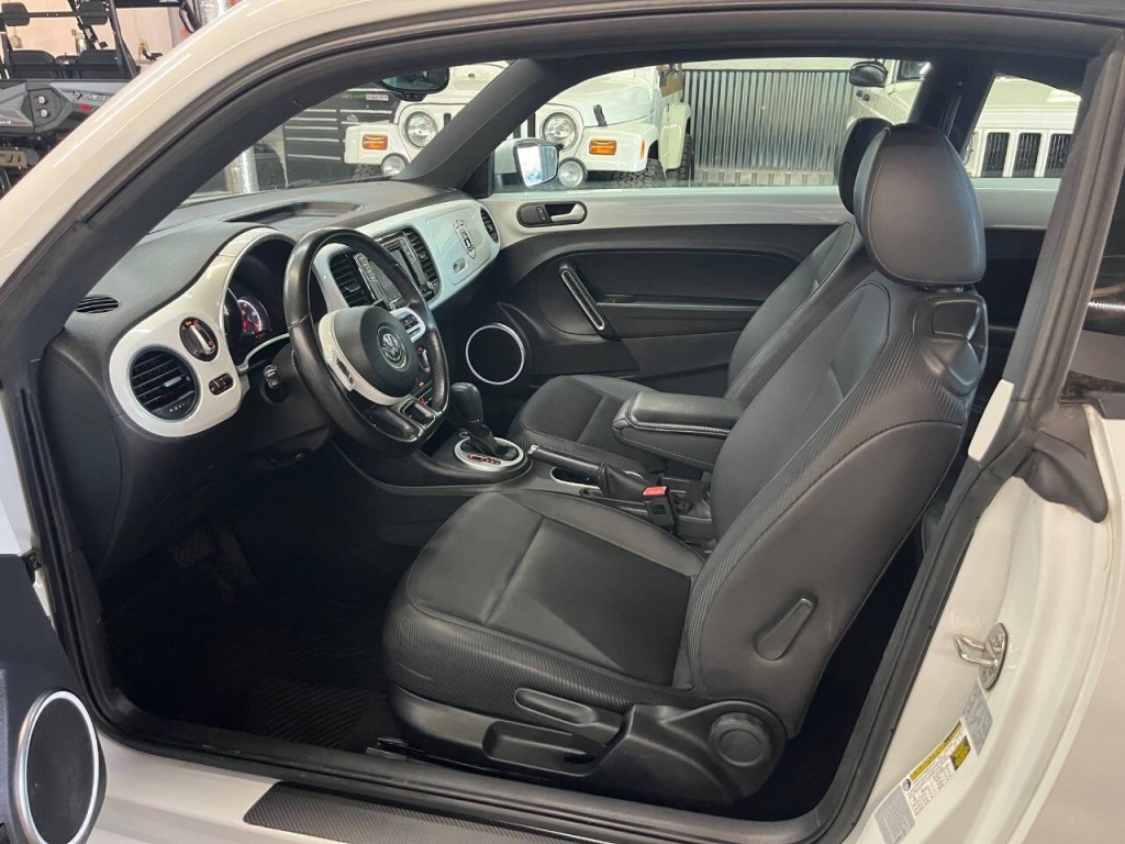 2016 Volkswagen Beetle Image 15