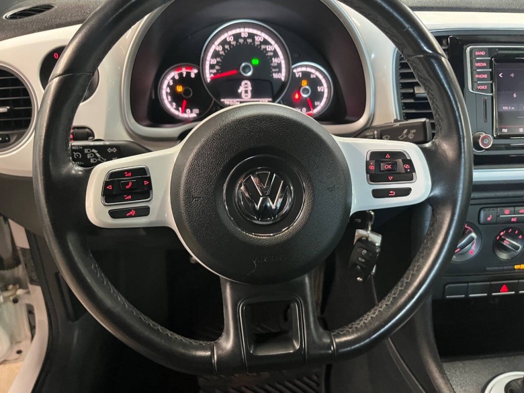 2016 Volkswagen Beetle Image 17