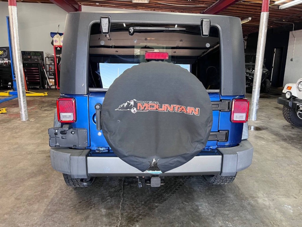 2010 Jeep Wrangler Image 6