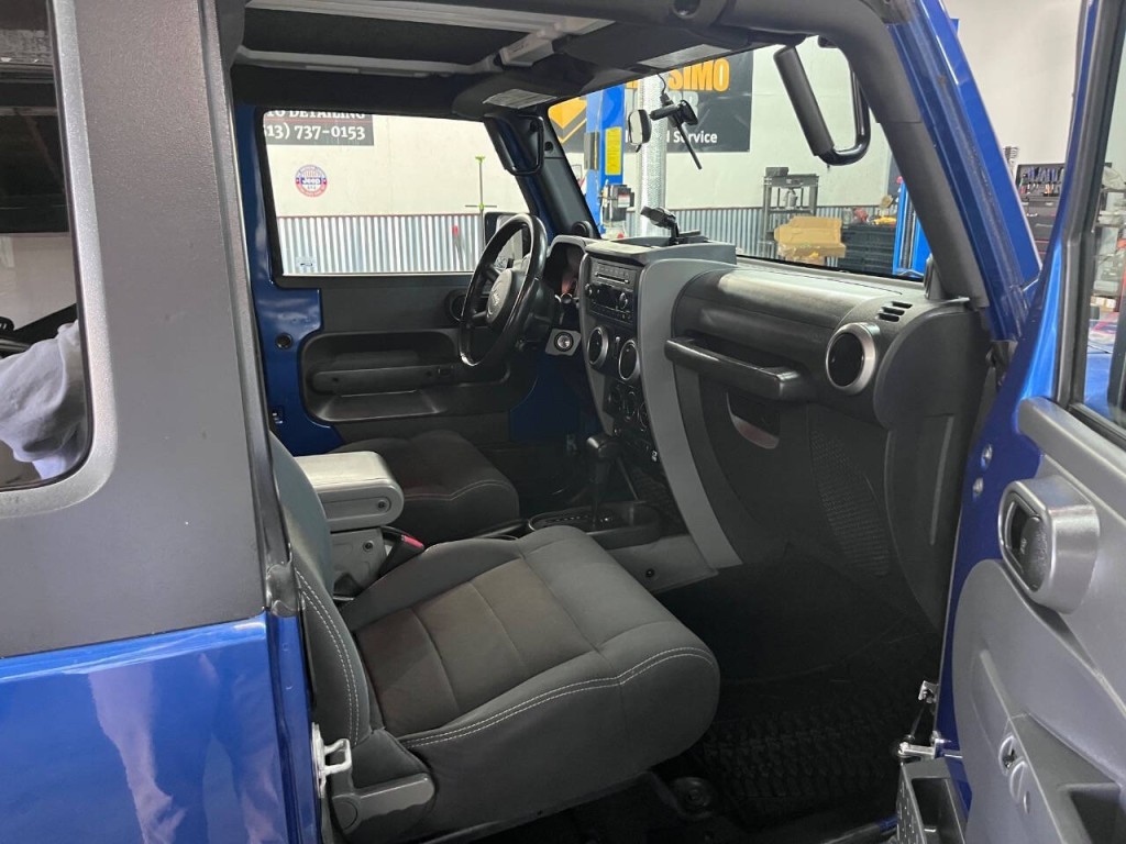 2010 Jeep Wrangler Image 9