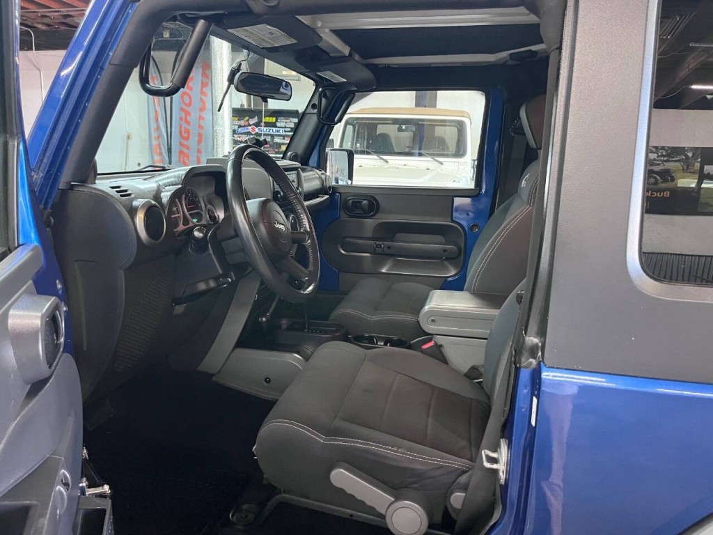 2010 Jeep Wrangler Image 14