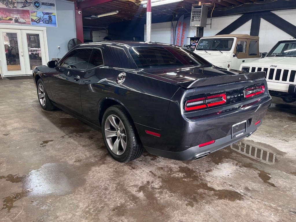 2019 Dodge Challenger Image 5