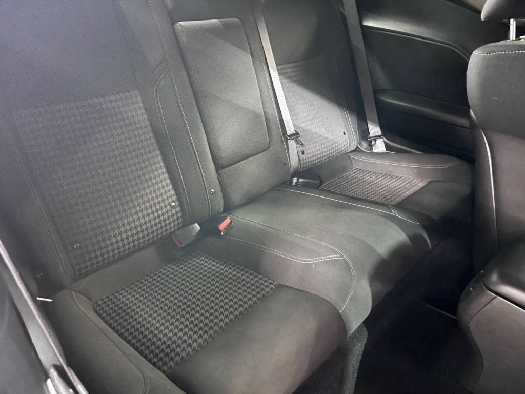 2019 Dodge Challenger Image 12