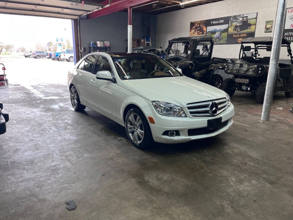 2008 Mercedes-Benz C-Class Image 2