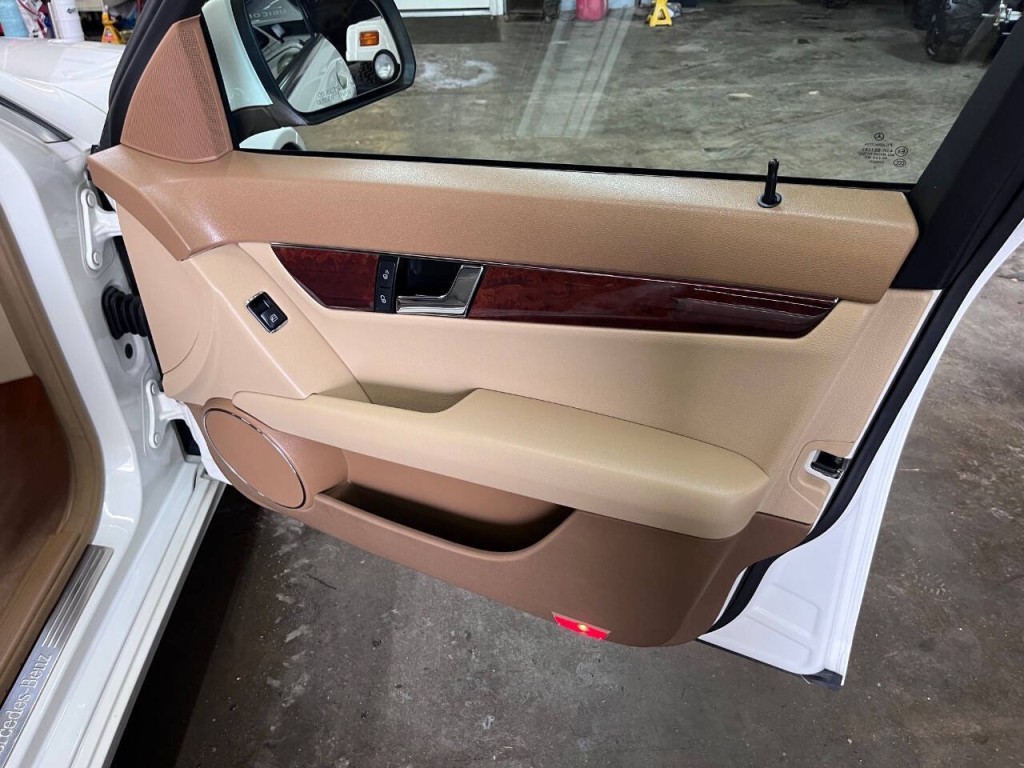 2008 Mercedes-Benz C-Class Image 9