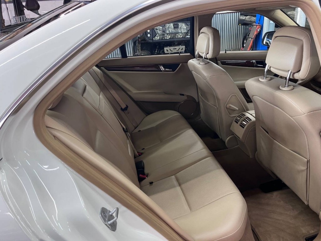 2008 Mercedes-Benz C-Class Image 10