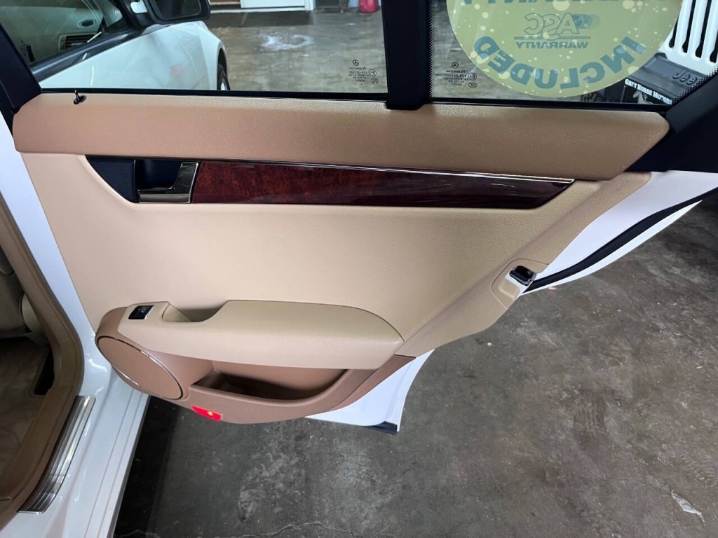 2008 Mercedes-Benz C-Class Image 11