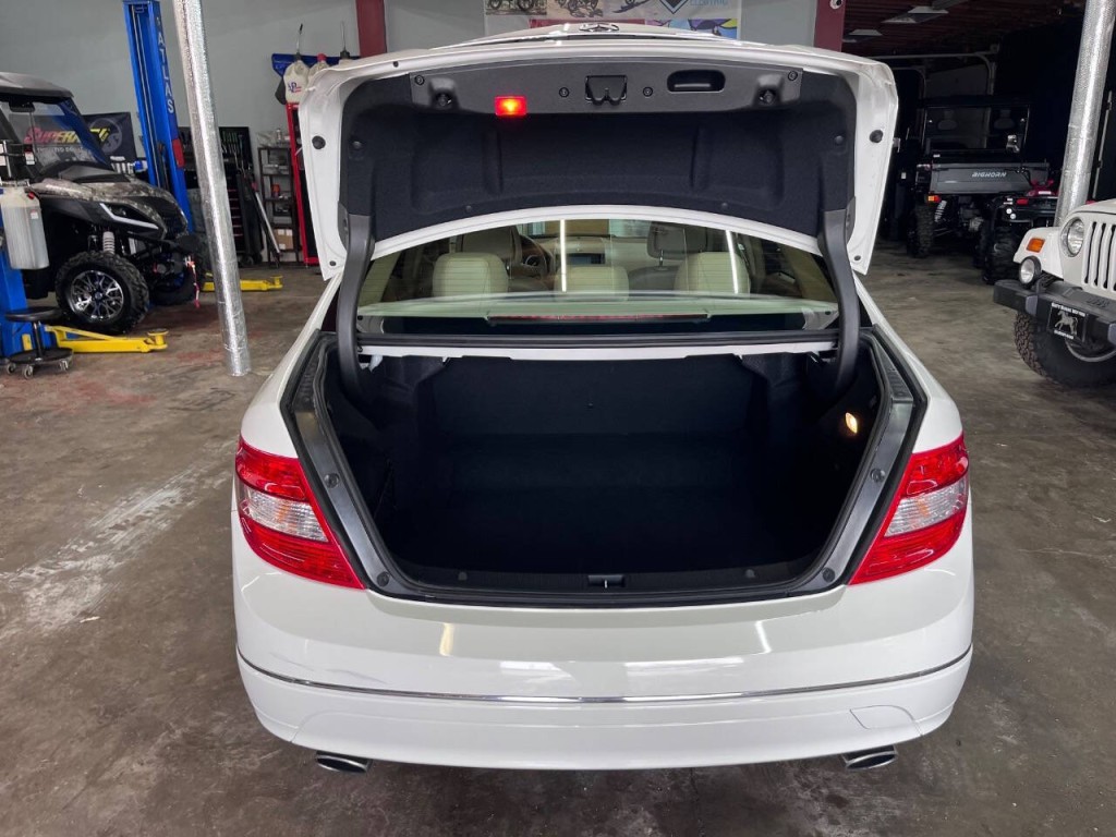 2008 Mercedes-Benz C-Class Image 12