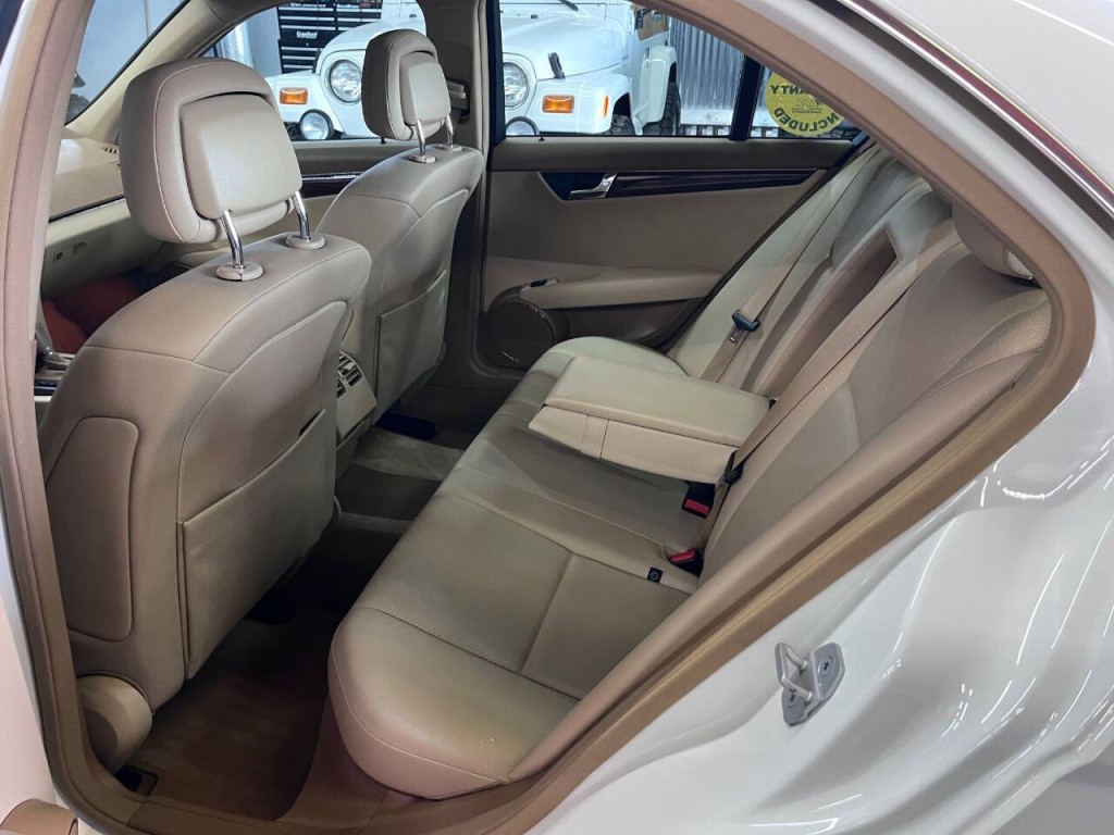 2008 Mercedes-Benz C-Class Image 14