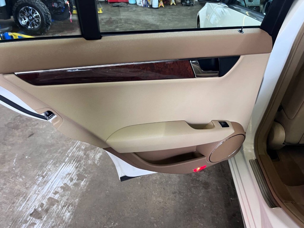 2008 Mercedes-Benz C-Class Image 15