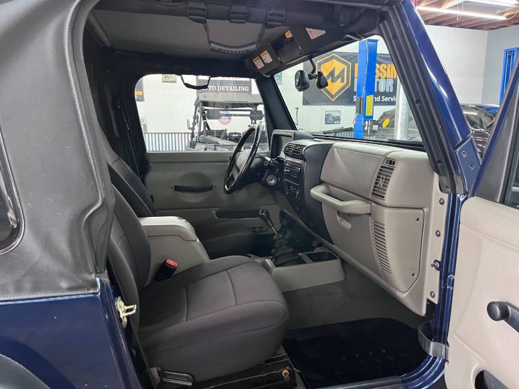 2004 Jeep Wrangler Image 9