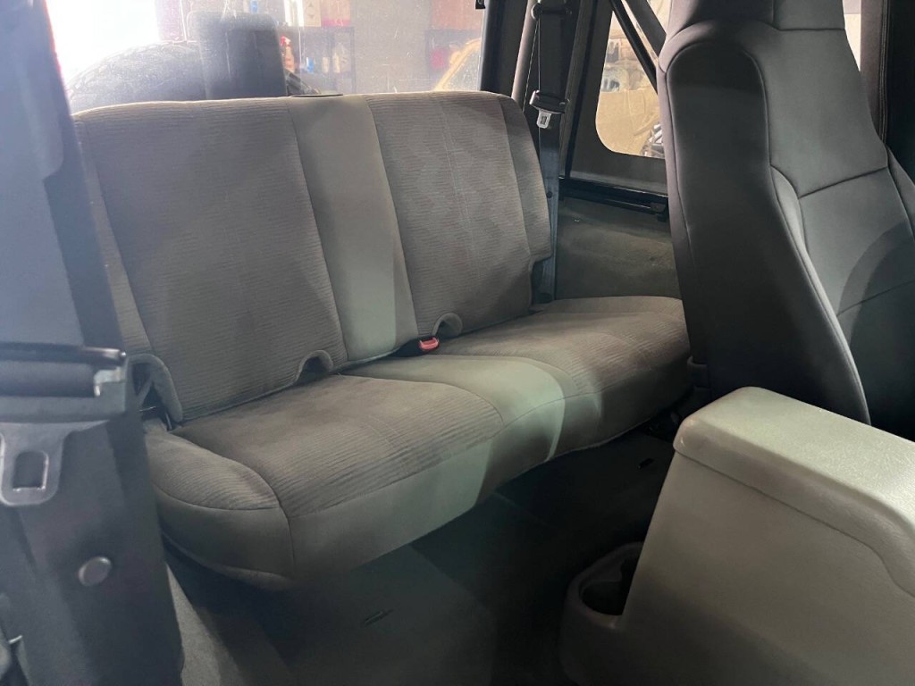 2004 Jeep Wrangler Image 11