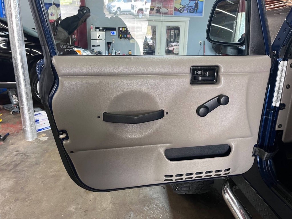 2004 Jeep Wrangler Image 16