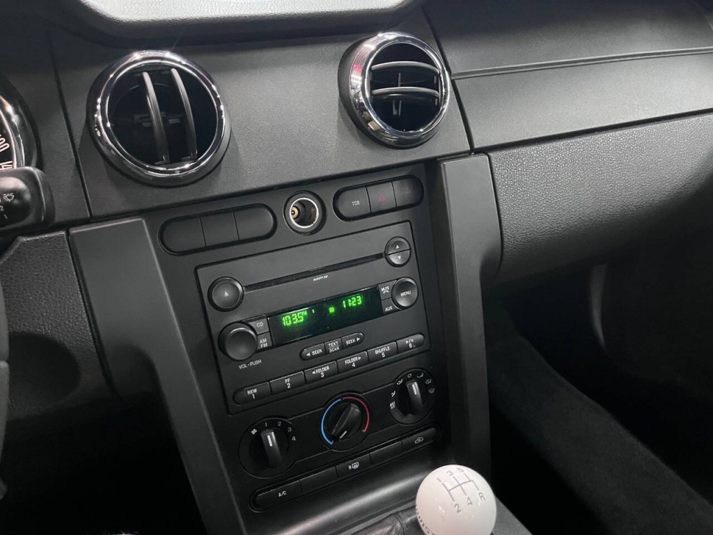 2007 Ford Mustang Image 9