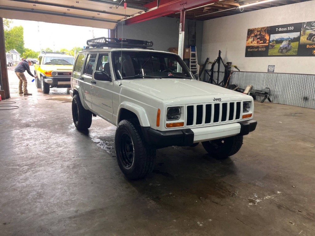 2001 Jeep Cherokee Image 2
