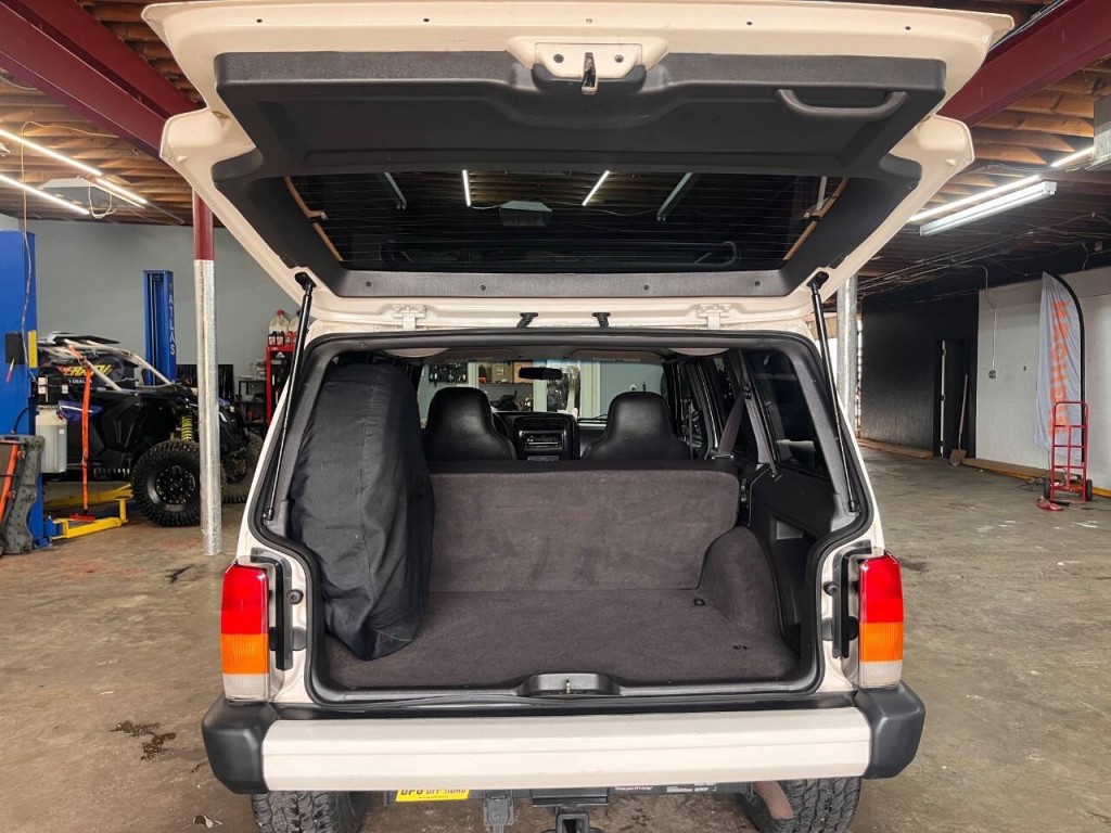 2001 Jeep Cherokee Image 11