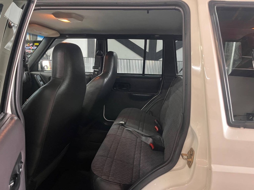 2001 Jeep Cherokee Image 13