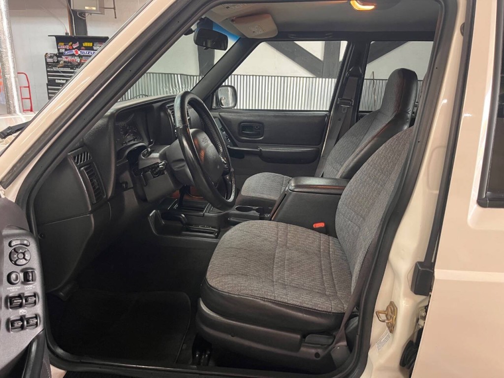 2001 Jeep Cherokee Image 14