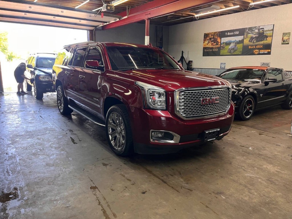 2016 GMC Yukon Image 2