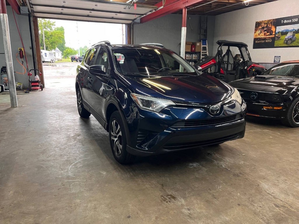 2018 Toyota Rav4 Image 2
