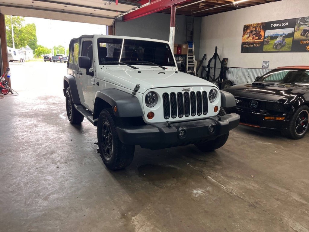 2012 Jeep Wrangler Image 2