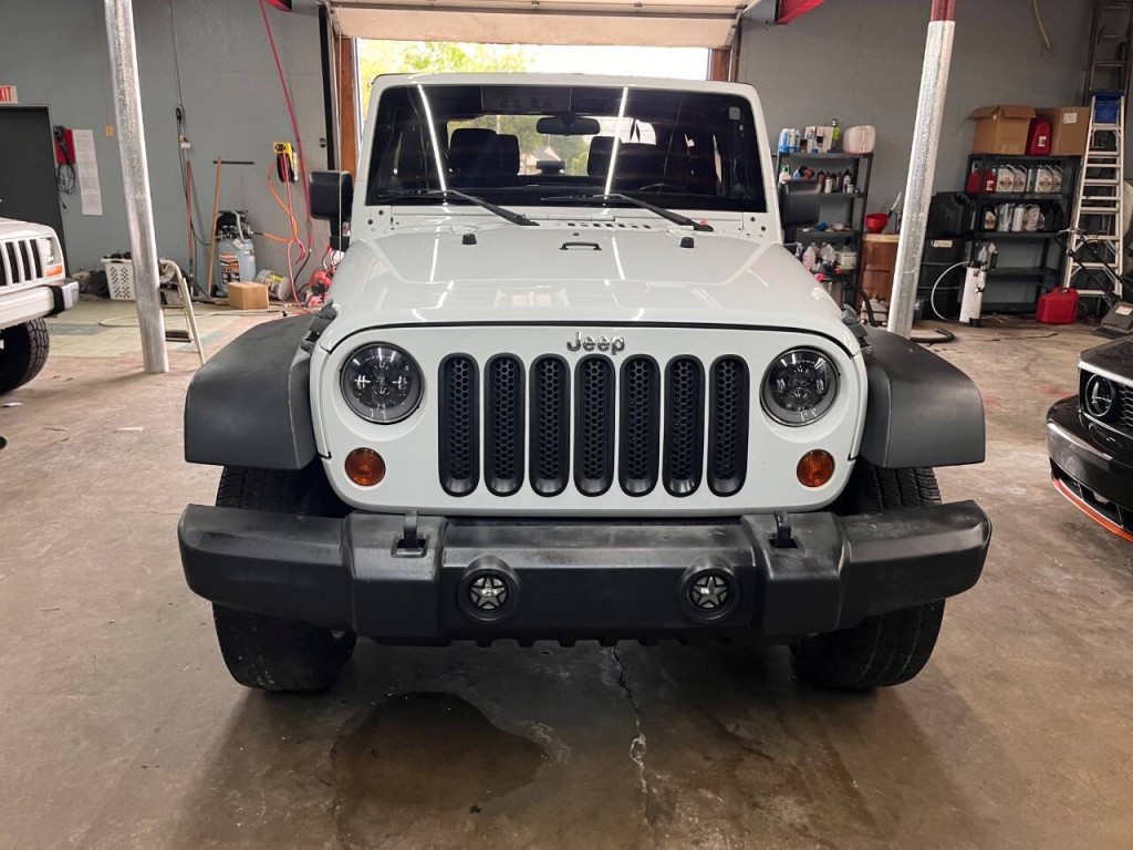 2012 Jeep Wrangler Image 3