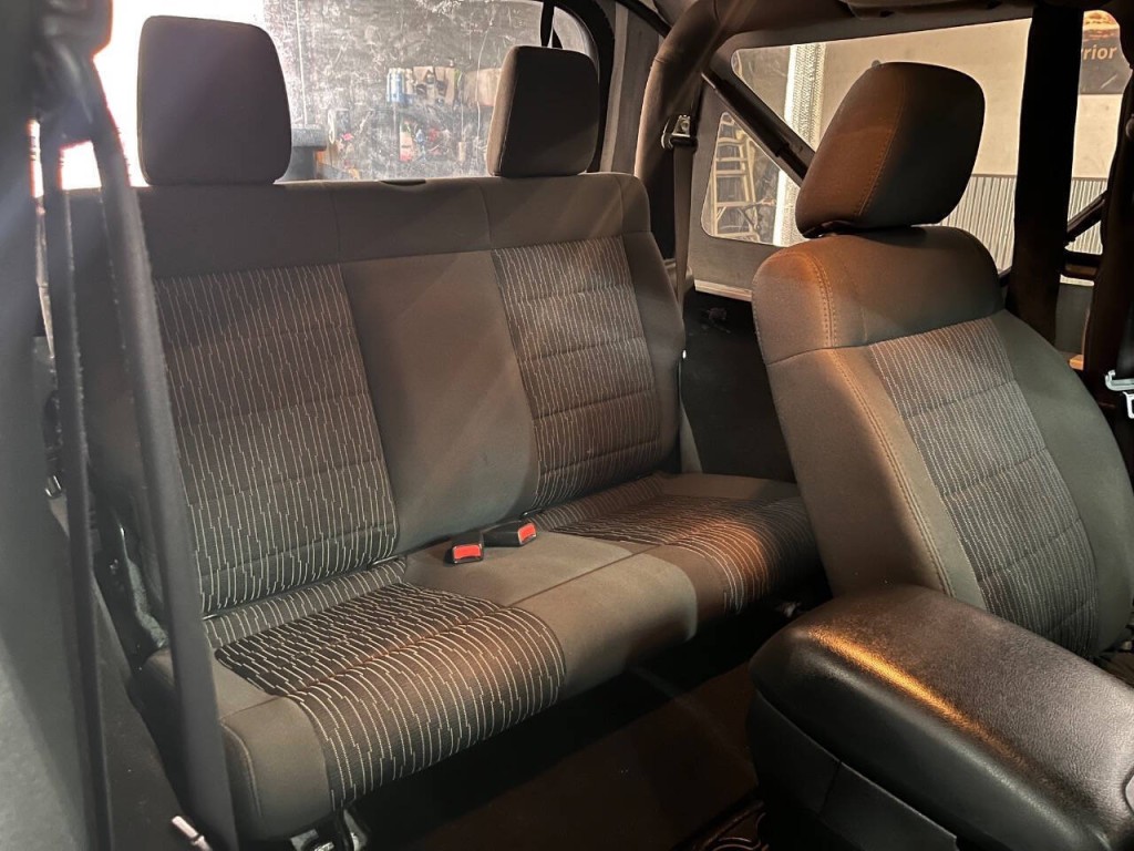 2012 Jeep Wrangler Image 10