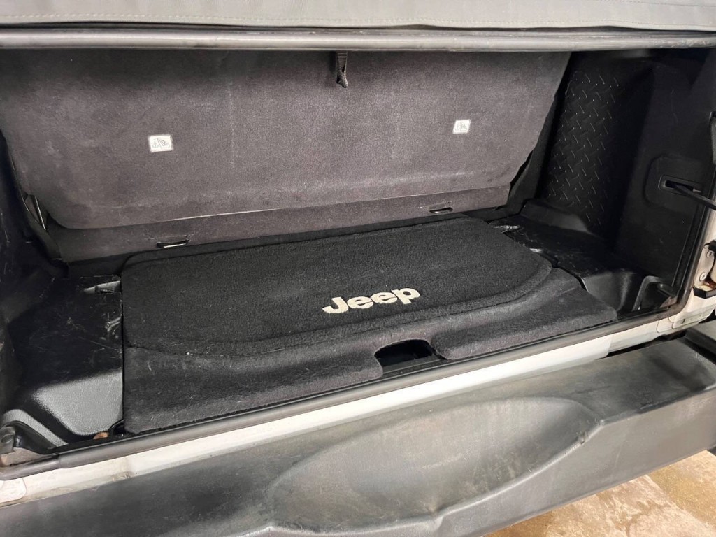 2012 Jeep Wrangler Image 12