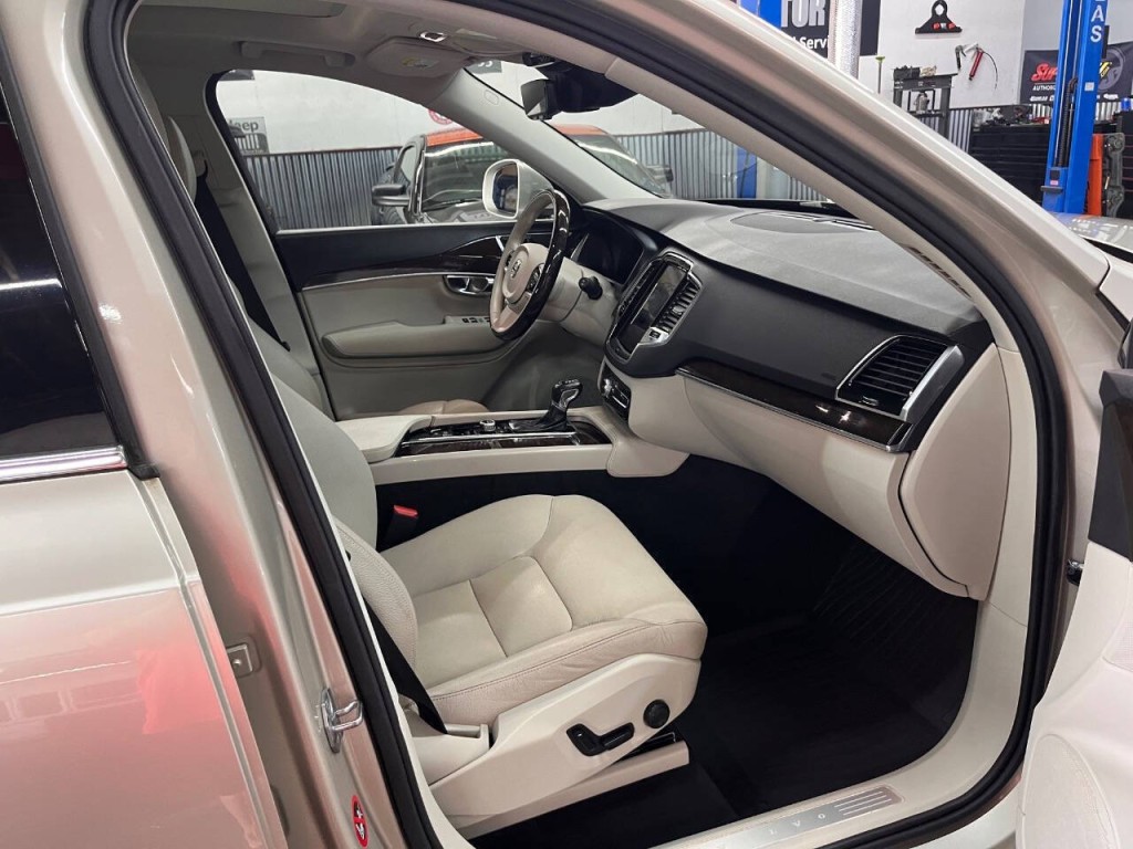 2016 Volvo XC90 Image 9