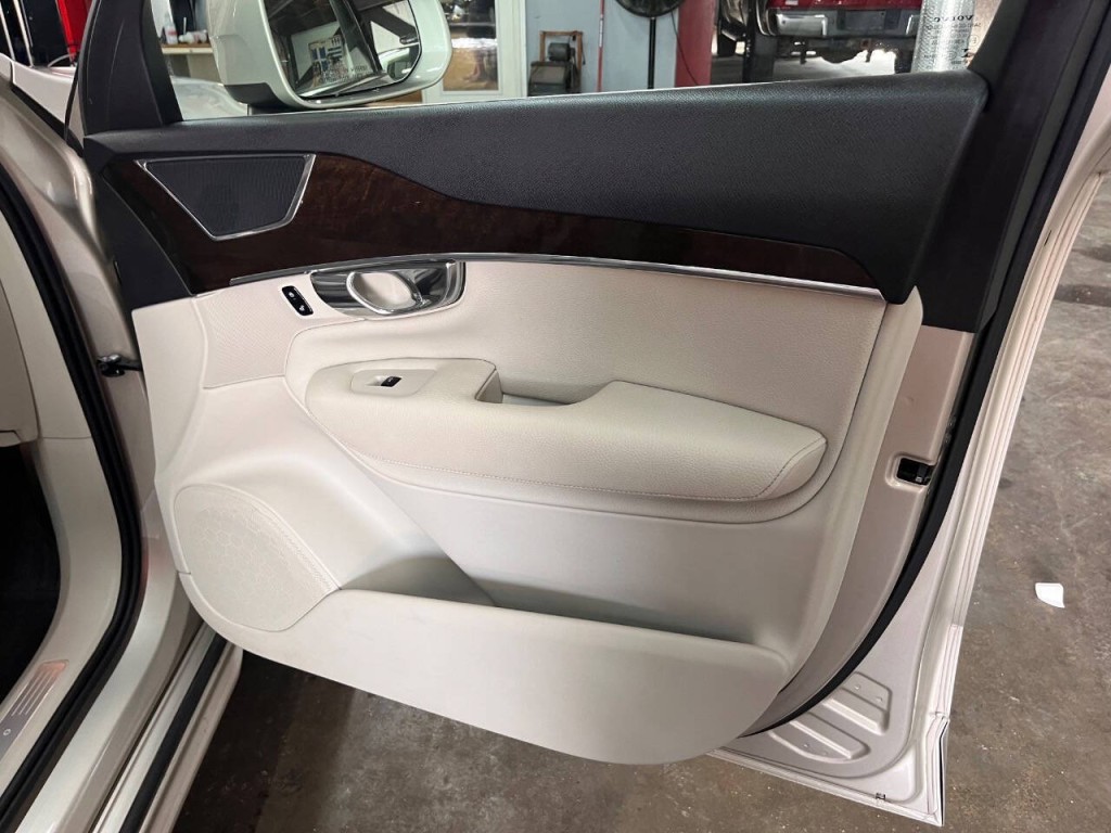2016 Volvo XC90 Image 10