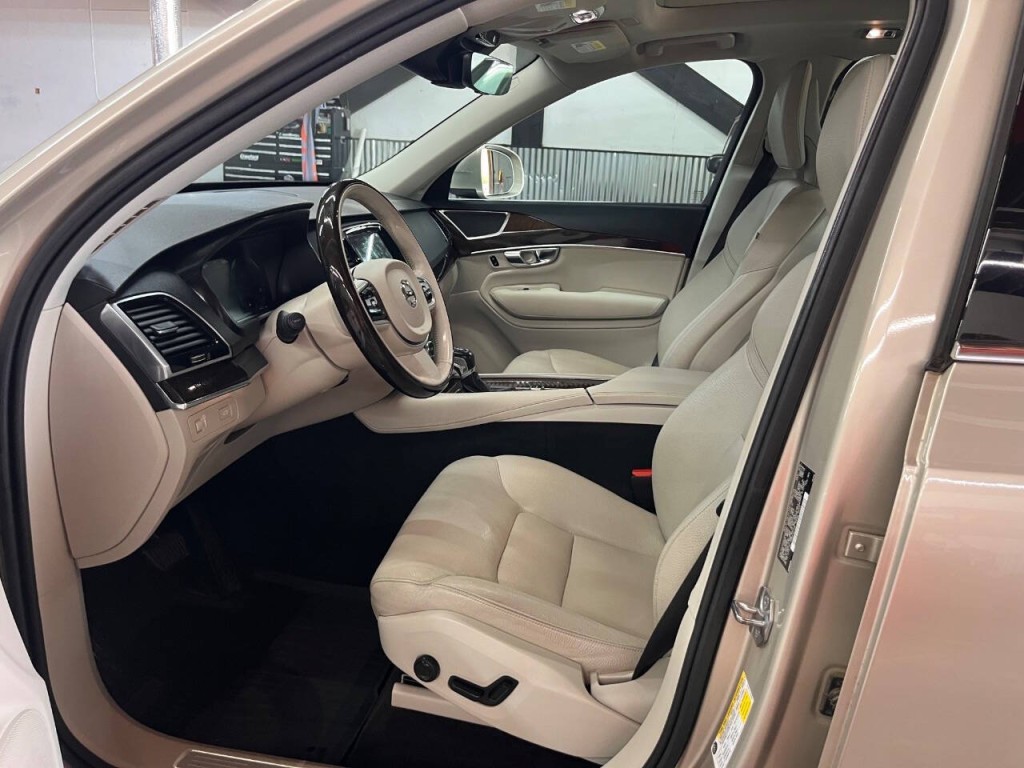 2016 Volvo XC90 Image 16