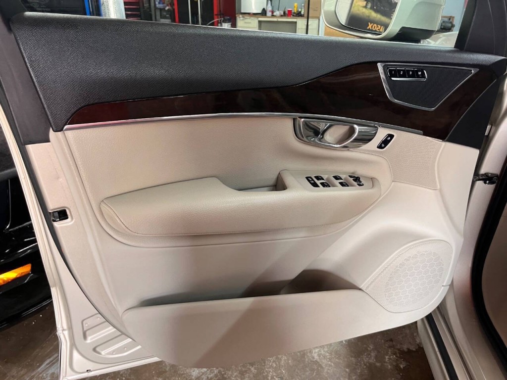 2016 Volvo XC90 Image 17