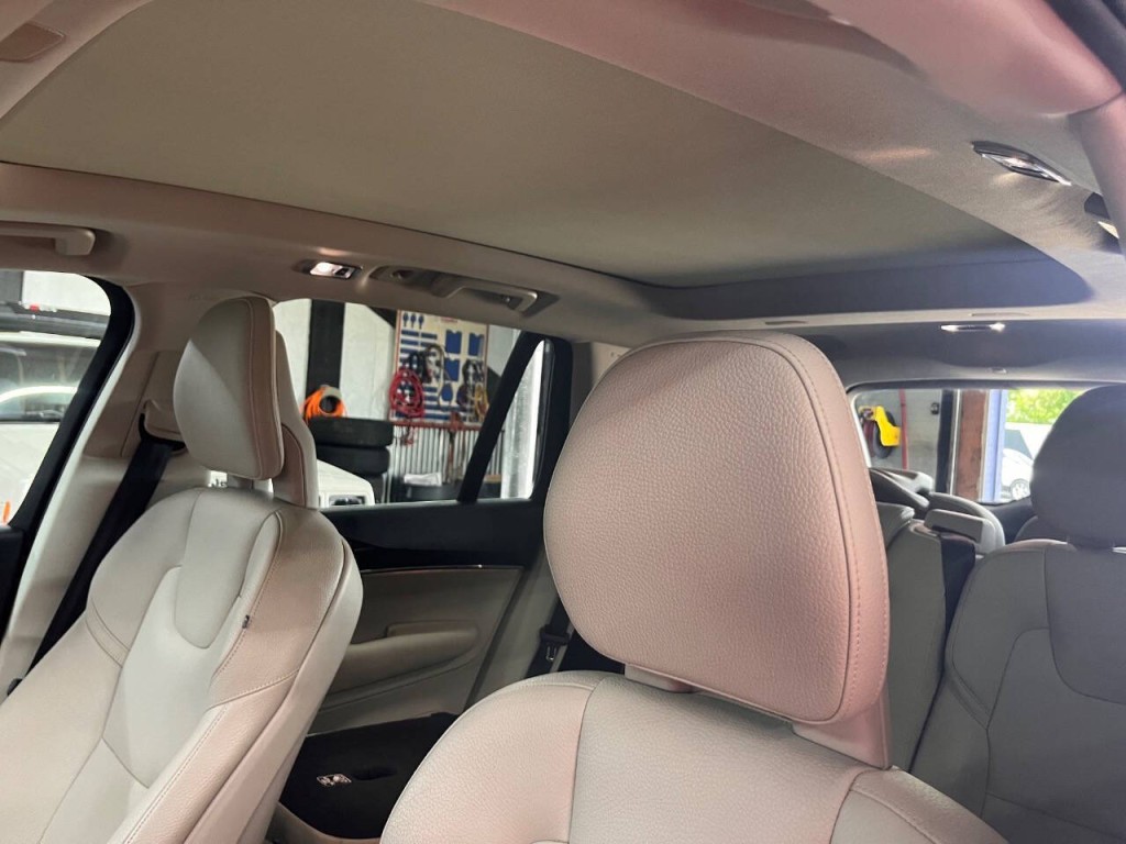 2016 Volvo XC90 Image 18