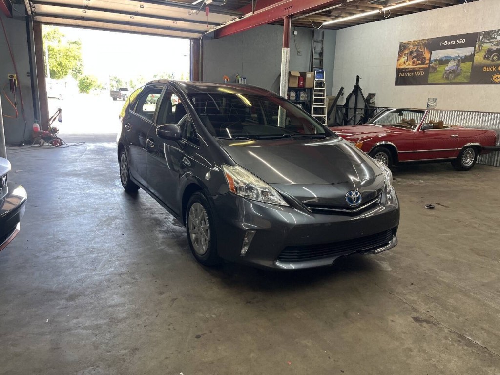 2014 Toyota Prius Image 2
