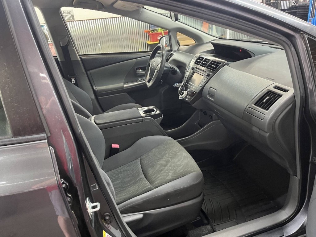 2014 Toyota Prius Image 8