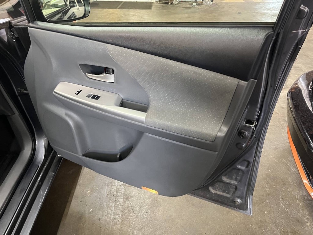 2014 Toyota Prius Image 9