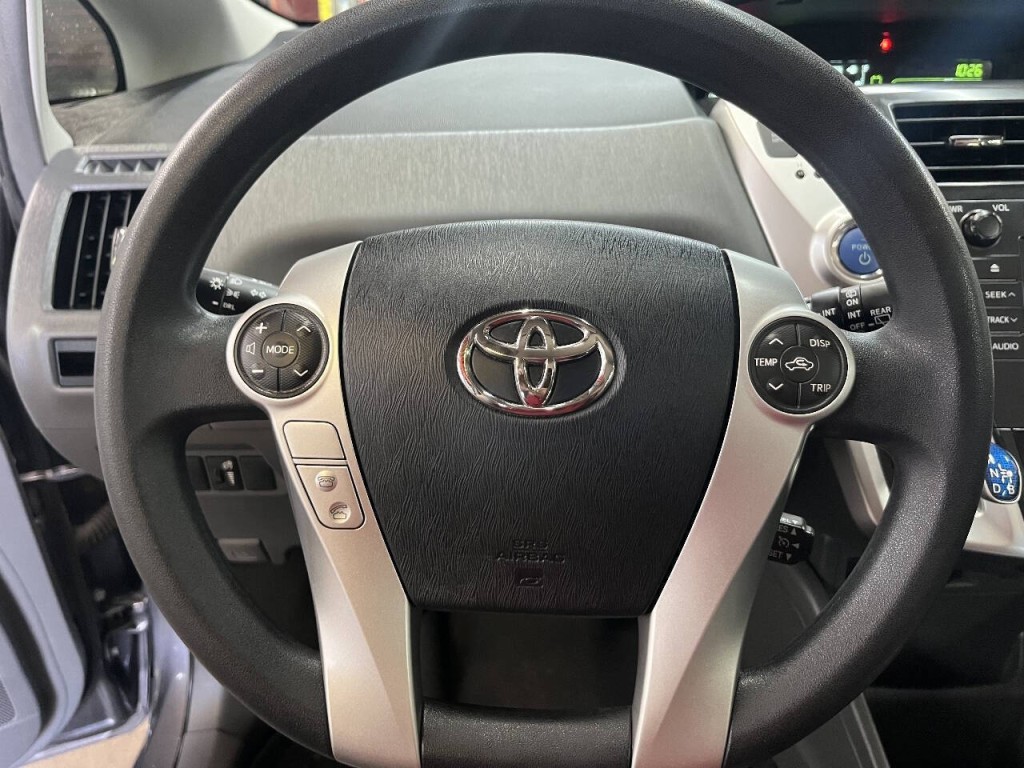 2014 Toyota Prius Image 17