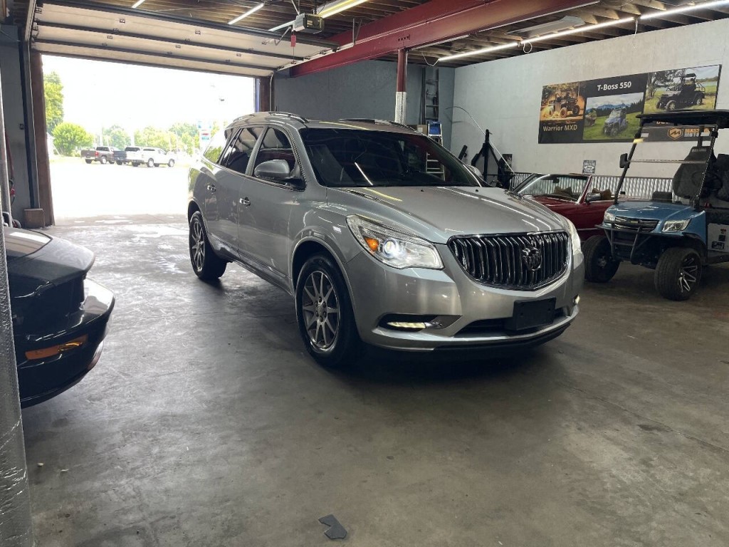 2017 Buick Enclave Image 2