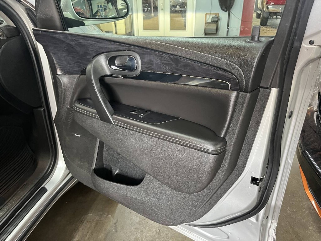 2017 Buick Enclave Image 9