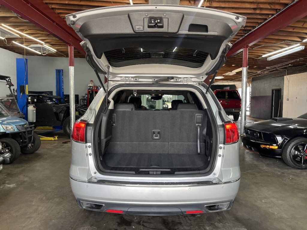2017 Buick Enclave Image 12