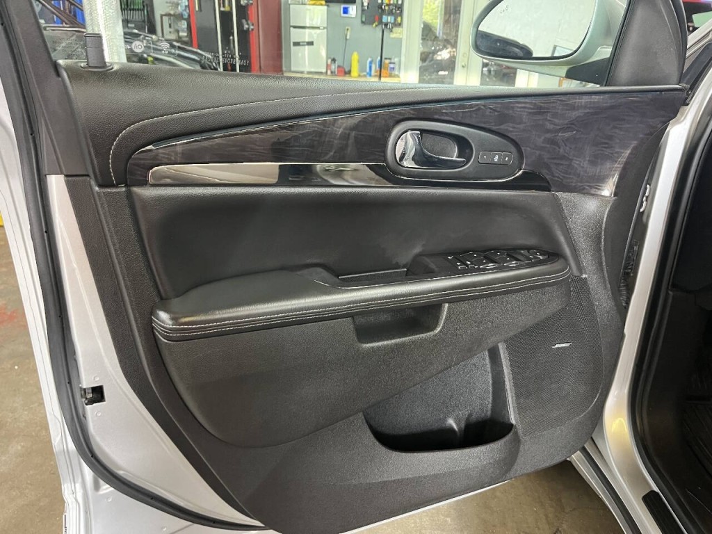2017 Buick Enclave Image 17