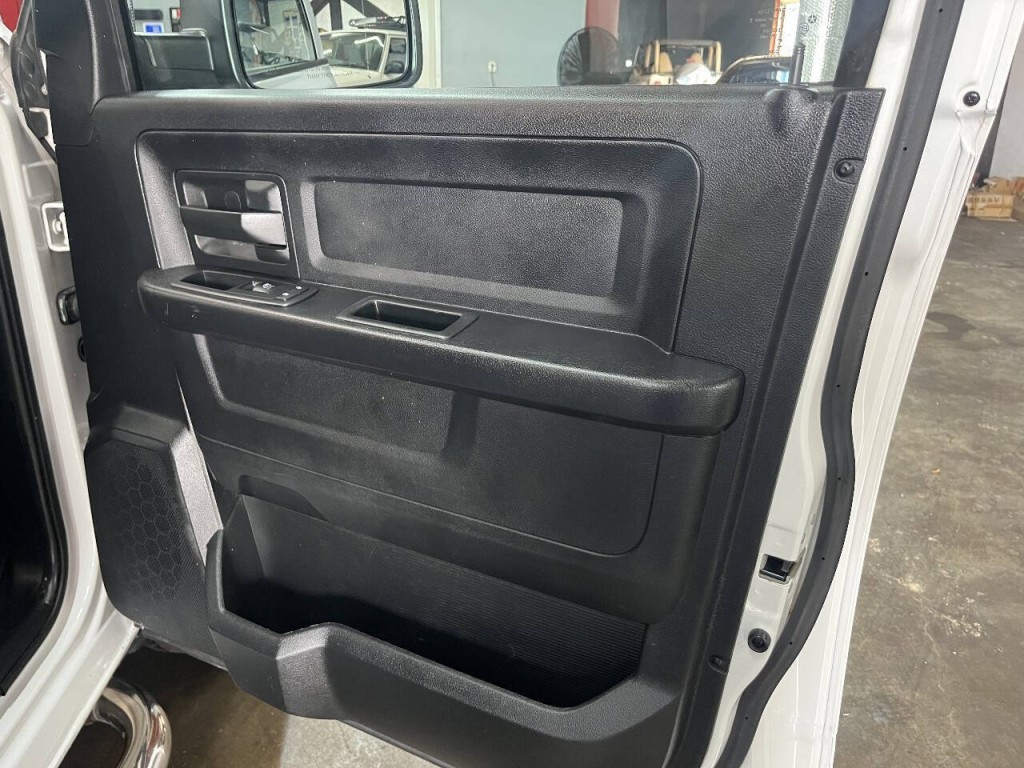 2016 RAM 1500 Image 9
