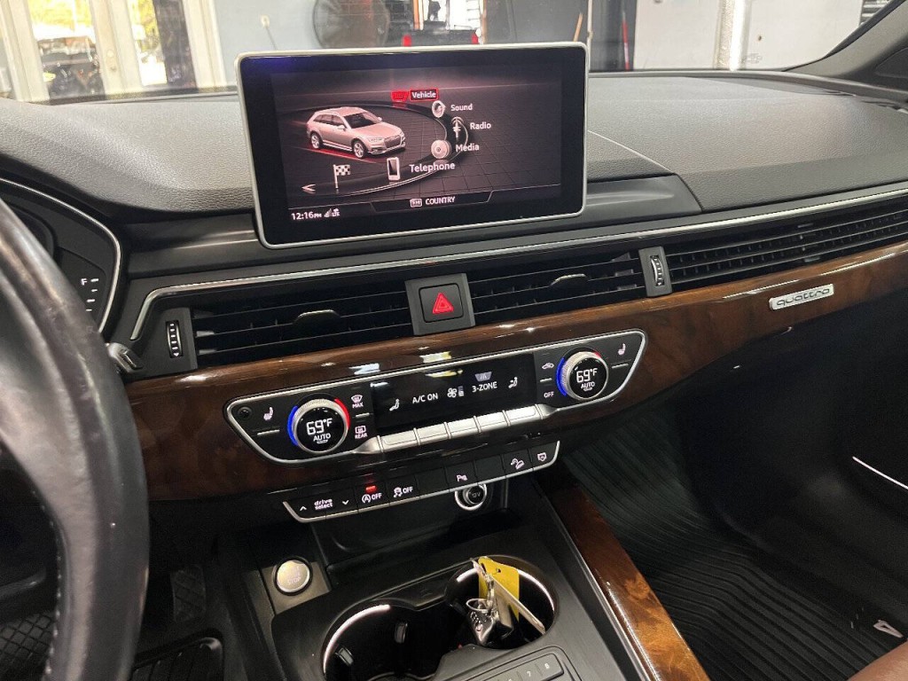2017 Audi A4 Image 17