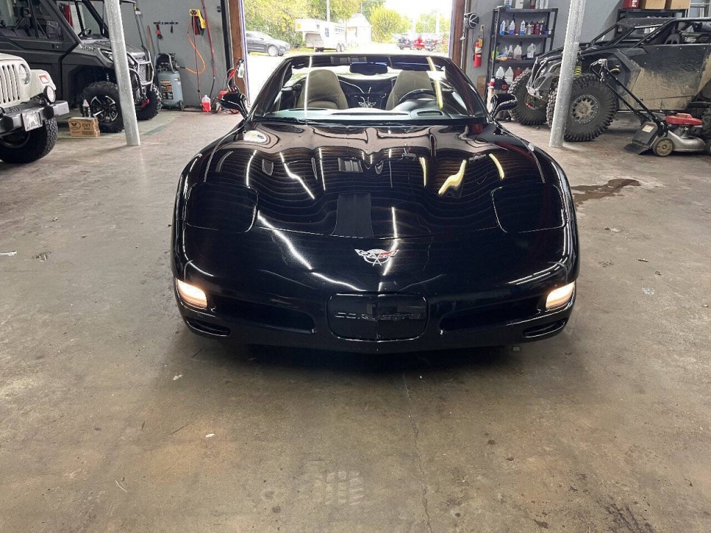 2003 Chevrolet Corvette Image 3