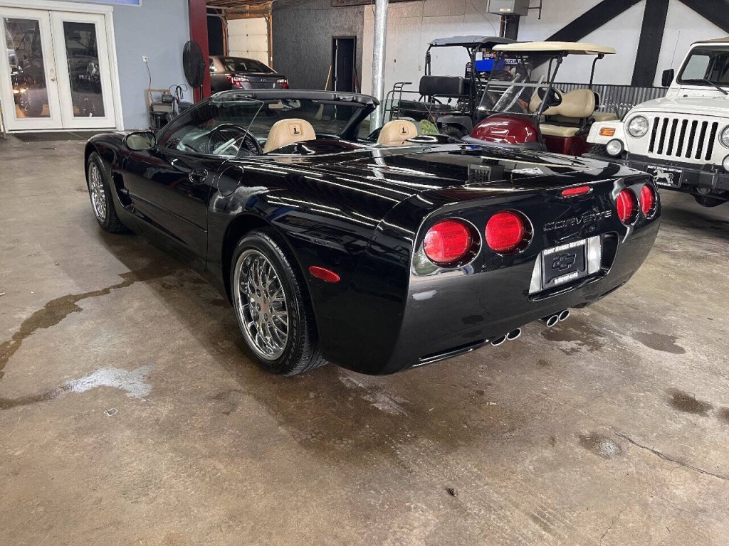 2003 Chevrolet Corvette Image 5