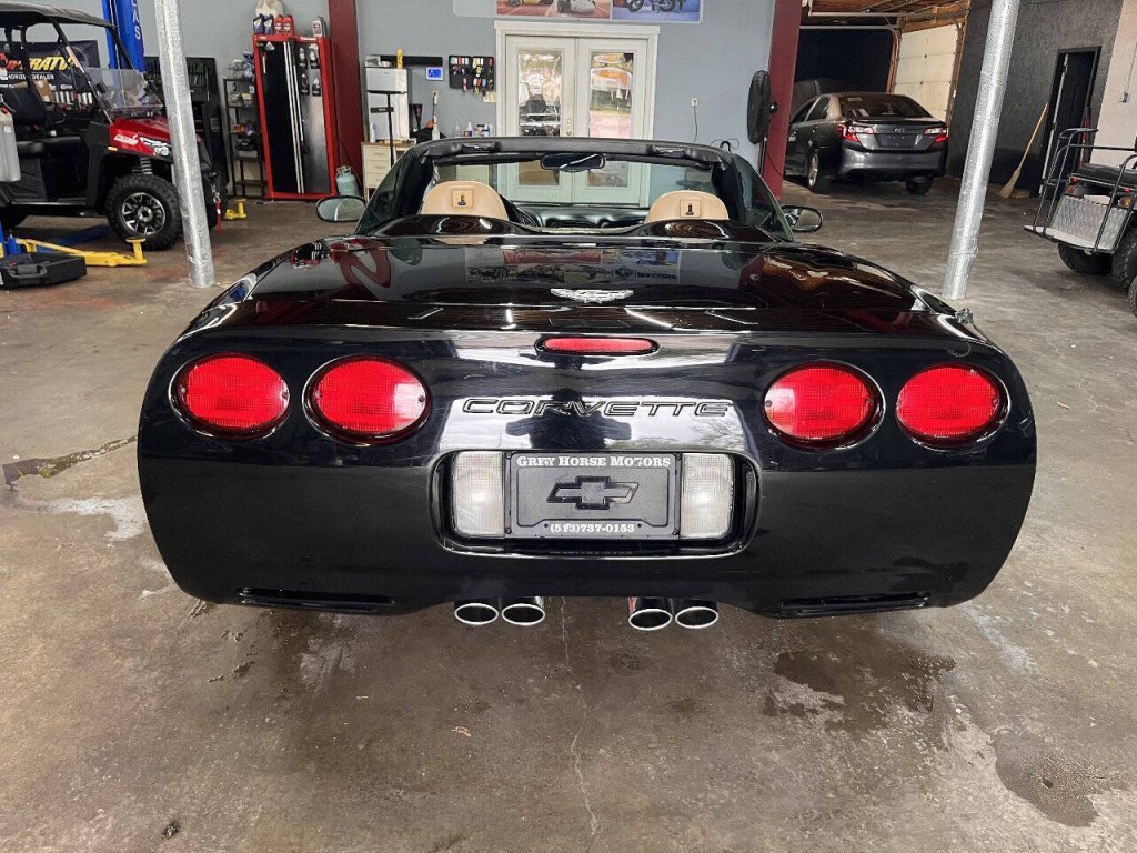 2003 Chevrolet Corvette Image 6