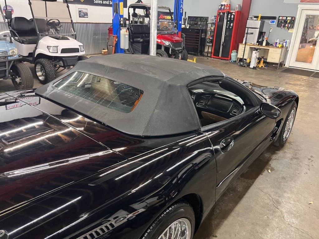 2003 Chevrolet Corvette Image 18